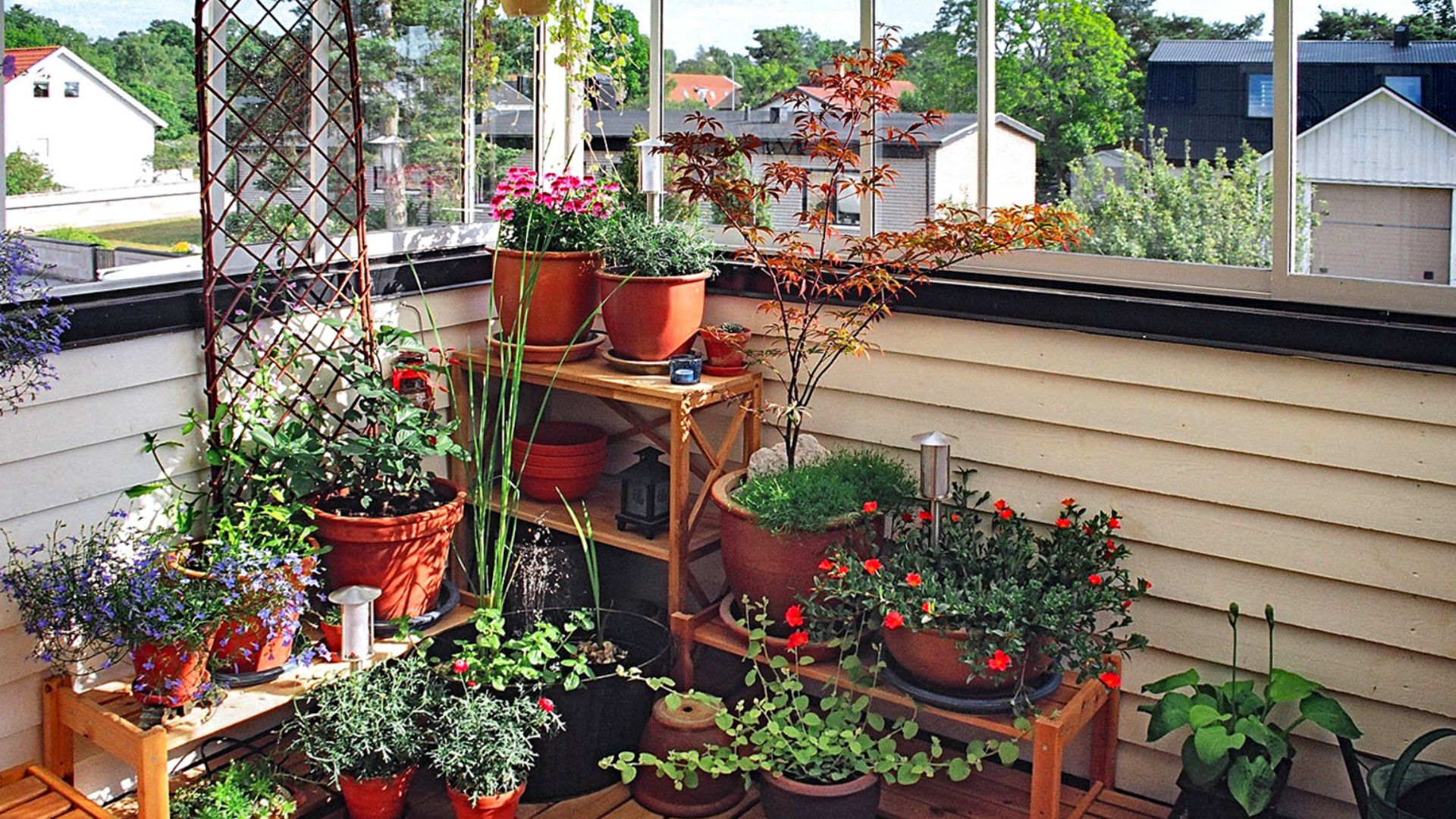 Balconies Decorated With Outdoor Plants