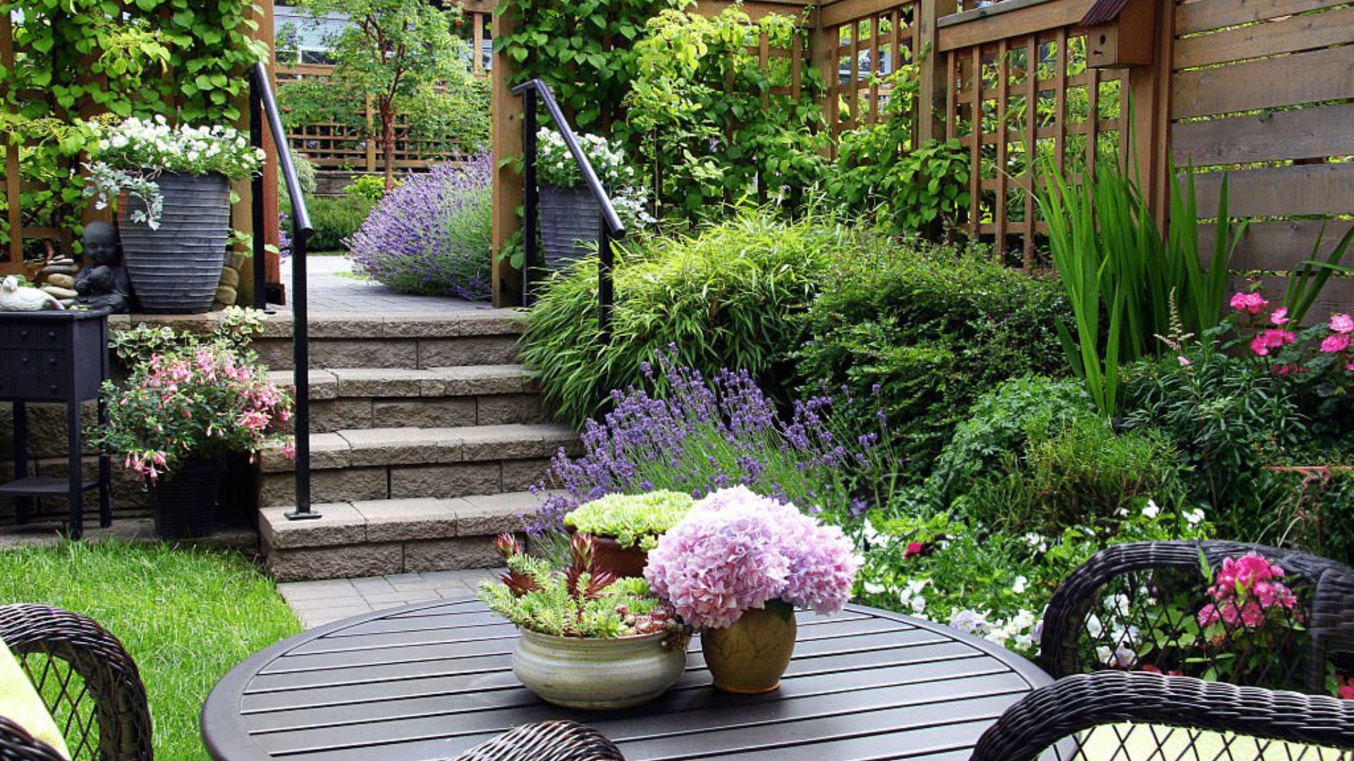 Beautiful Spaces With Outdoor Plants